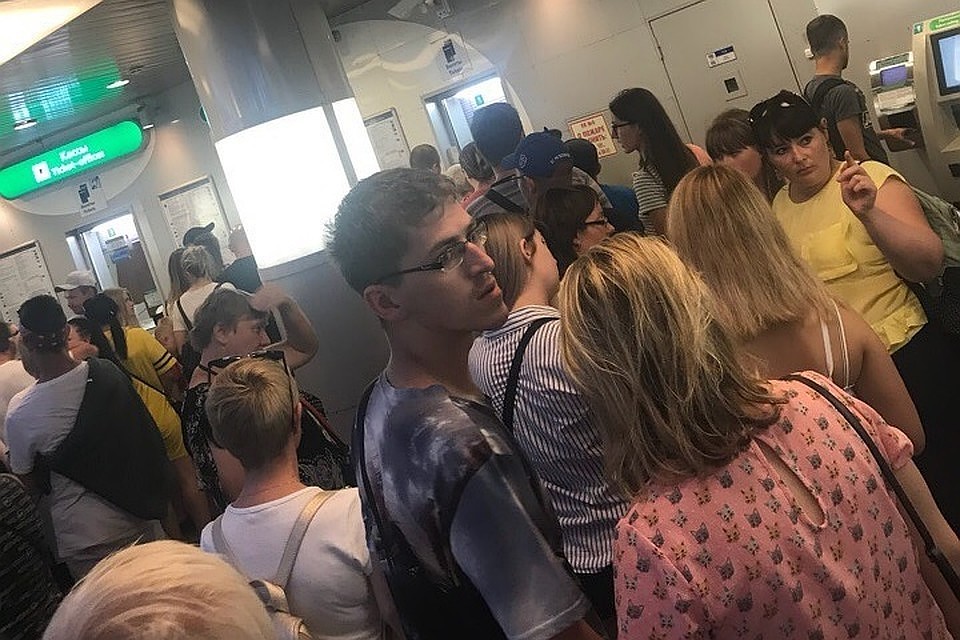 В четверг вечером в метро собралась огромная толпа Фото: ДТП и ЧП/Вконтакте