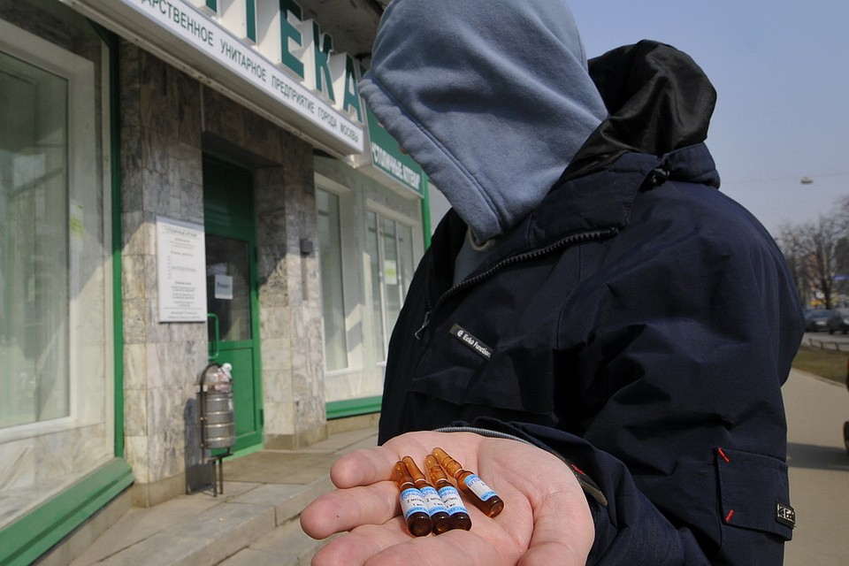 Великолучанина признали виновным в продаже и хранении наркотиков.