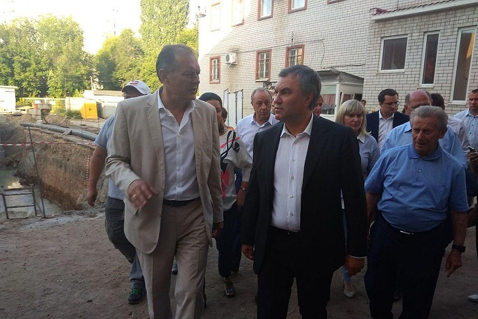 Вячеслав Володин на стройплощадке лицея имени Шнитке
