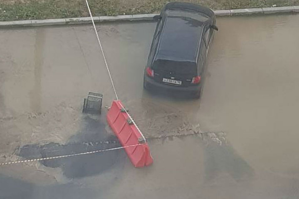 В зону подтопления попал автомобиль Фото: Ирина Максимова/Новости Купчино