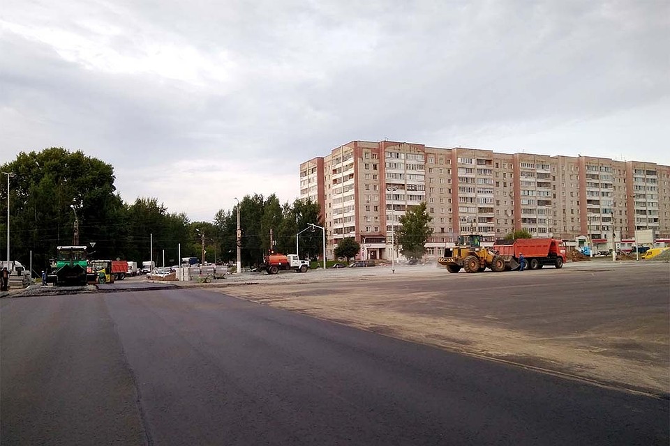 Работы по расширению проезжей части планируют завершить к концу августа. Фото: предоставлено гипермаркетом «Макси»