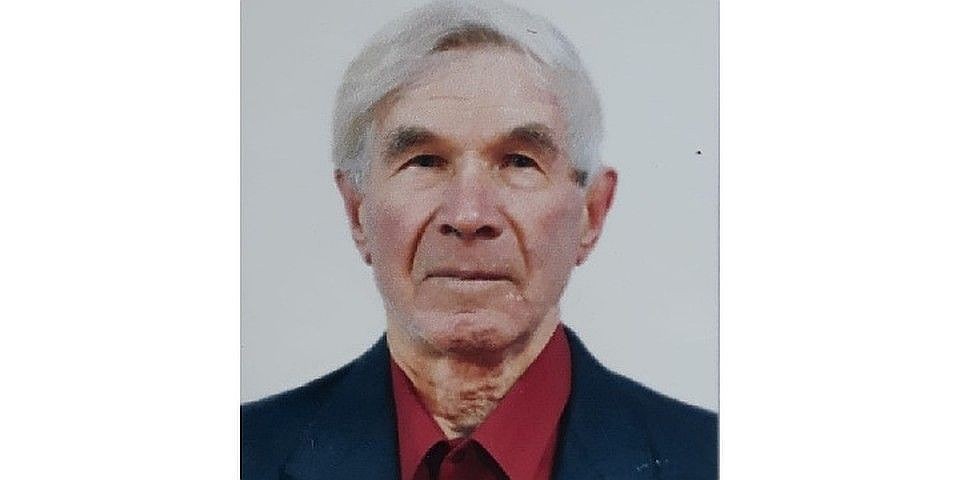 Пожилой мужчина нуждается в медицинской помощи