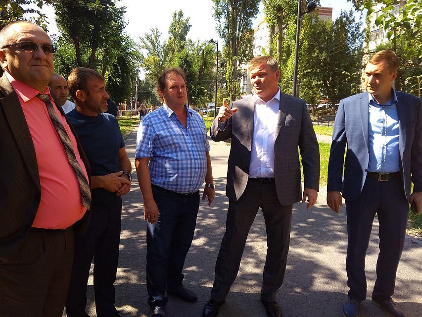 Михаил Исаев на бульваре по улице Рахова