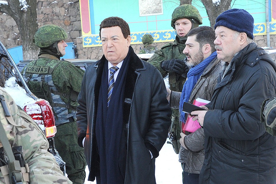 Иосиф Кобзон и Александр Гамов на Донбассе, декабрь 2015 года.