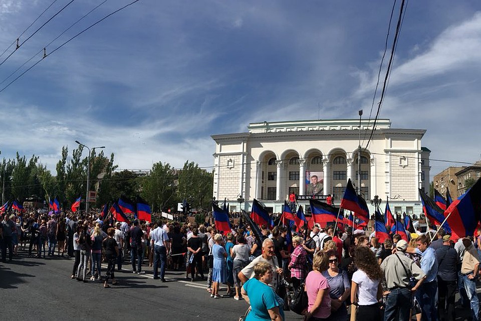 Во время прощания с Александром Захарченко. Фото: Inside Donetsk