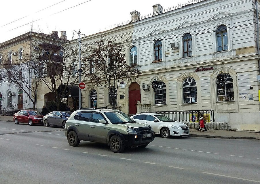 Камеры фиксируют не только превышение скорости, но и остановку в неположенных местах.