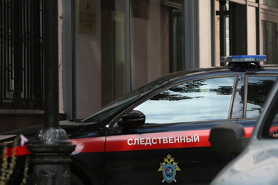 О преступлениях отца девушки сообщили на горячую линию