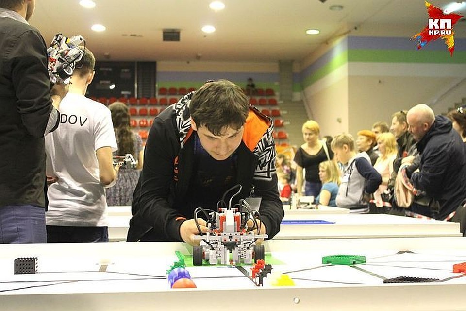 Прежде чем записать ребенка в кружок, нужно получить сертификат.