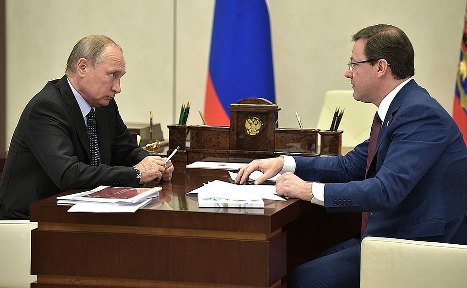 Встреча Владимира Путина и Дмитрия Азарова проходила в Кремле