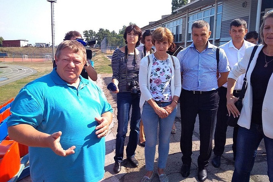 Николай Панков с саратовской делегацией на балаковском стадионе
