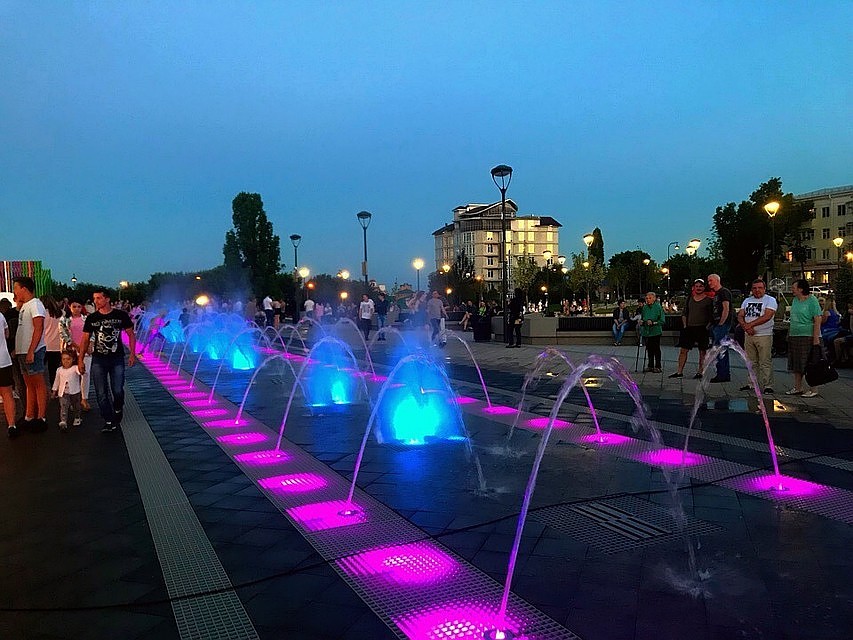 Воронежцы и гости города в пене будут слушать хор и любоваться фонтанами.