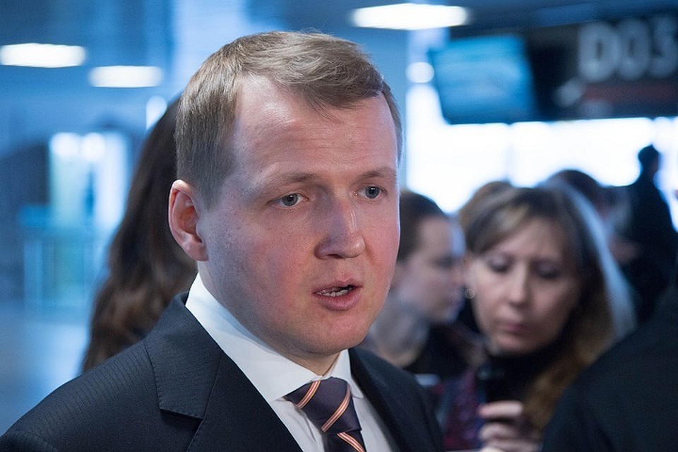 Медведев уволил Асаула с должности заместителя министра транспорта России.