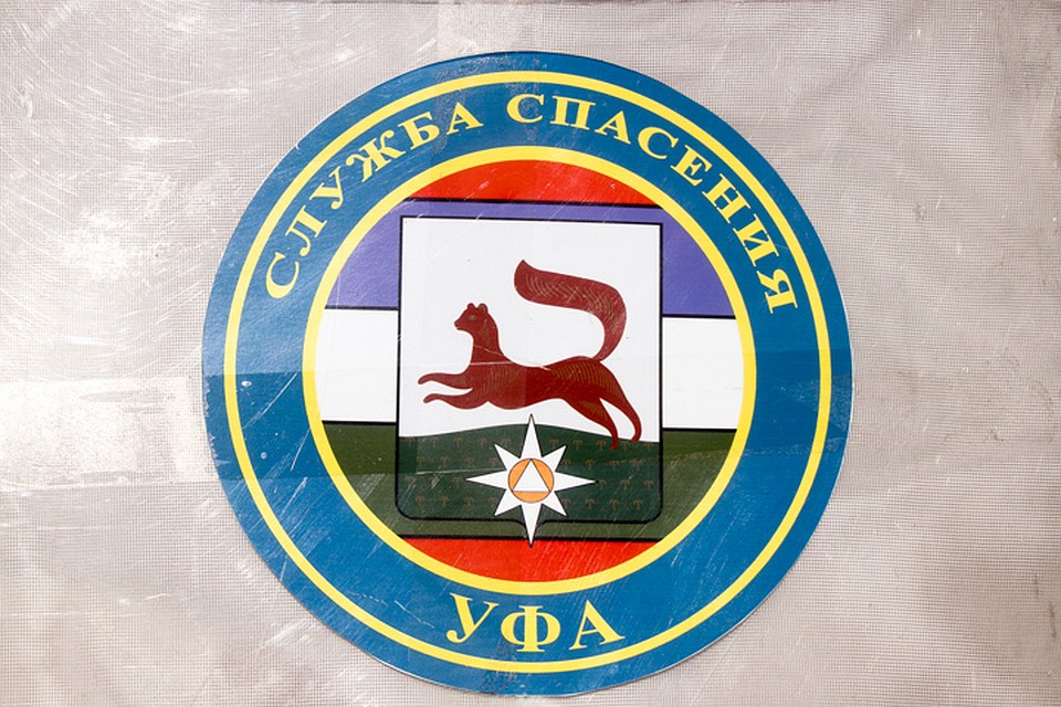 В Уфе спасатели вытащили мужчину из озера