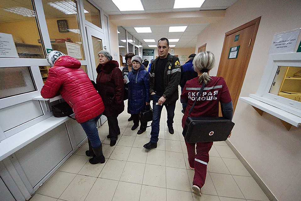 10-летнюю девочку доставили в больницу с ранением в шею