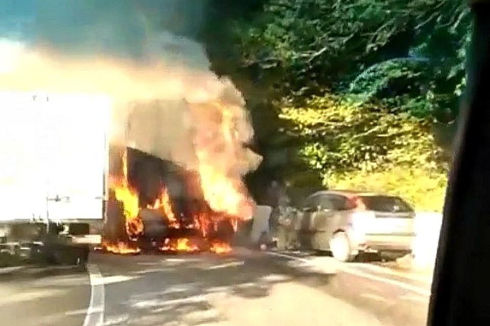 Автобус полностью выгорел. Фото: скриншот видео