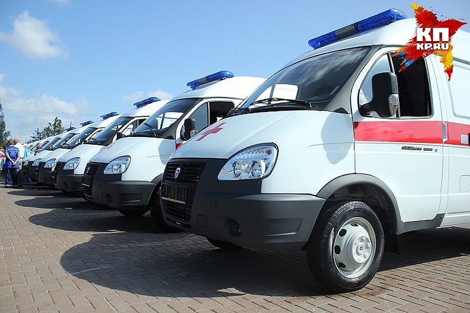 В городе Барабинске Новосибирской области на улице Луначарского застряла машина скорой помощи.