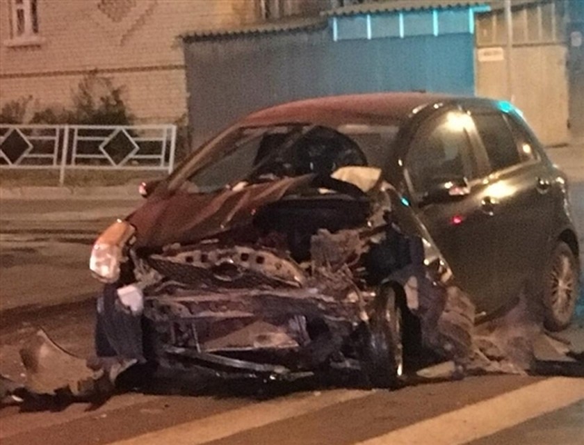 Автомобиль самарчанки сильно пострадал, но самой ей повезло