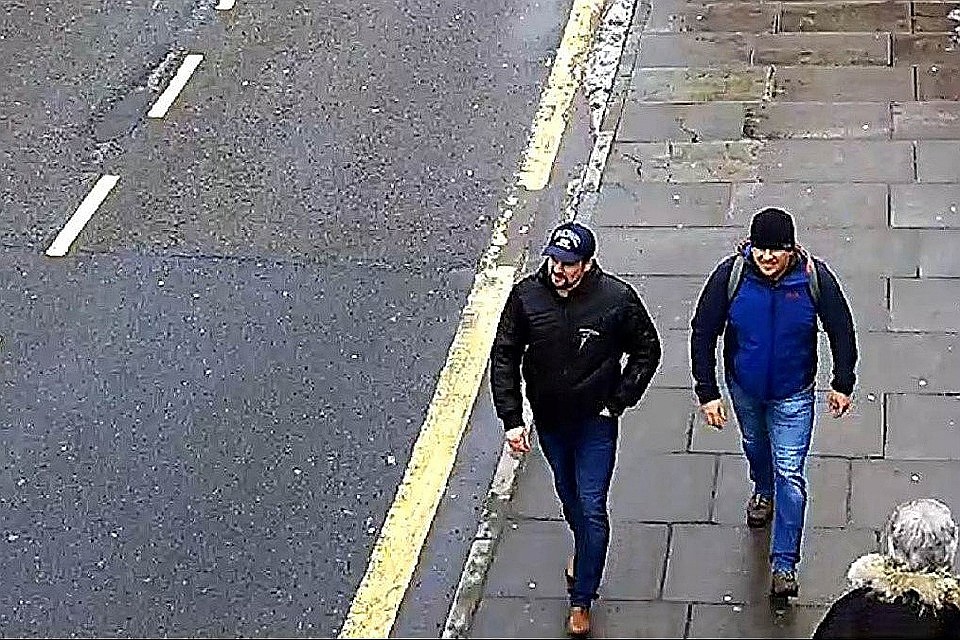Разведка Туманного Альбиона утверждает, что эти люди получили визу в Петербурге