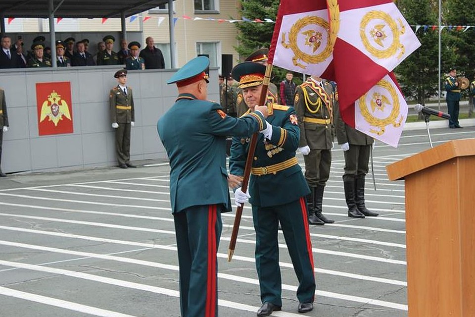 Новосибирский военный институт получил Боевое знамя. Фото: пресс-служба Росгвардии.