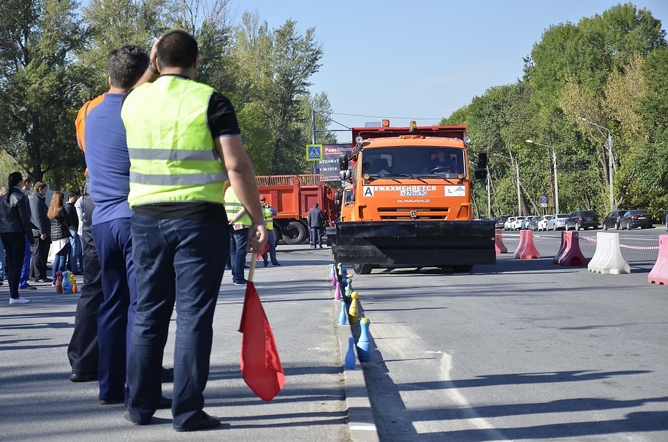 По традиции конкурс среди водителей проходил в Ворошиловском районе на площадке перед стадионом СКА.