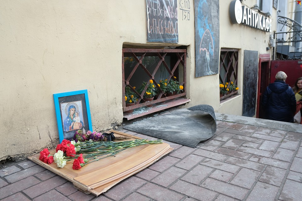 В память о ребятах появился мемориал.