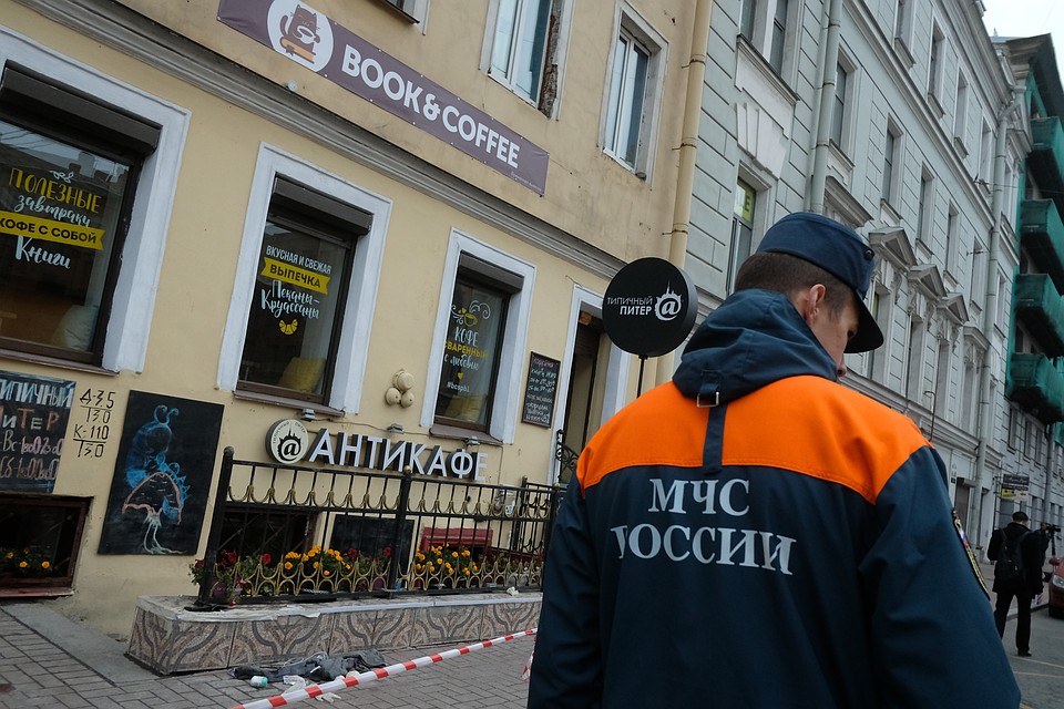 После трагедии в Смольном приняли решение направить на ремонт сетей дополнительных полтора миллиона рублей.
