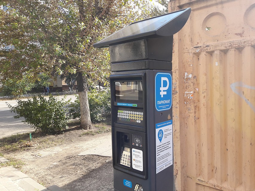 Город постепенно привыкает к платным парковкам