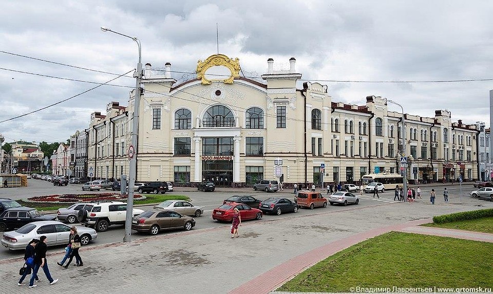 В Томске будет обновлена клумба у магазина "1000 мелочей". Фото: Владимир Лавреньтев.