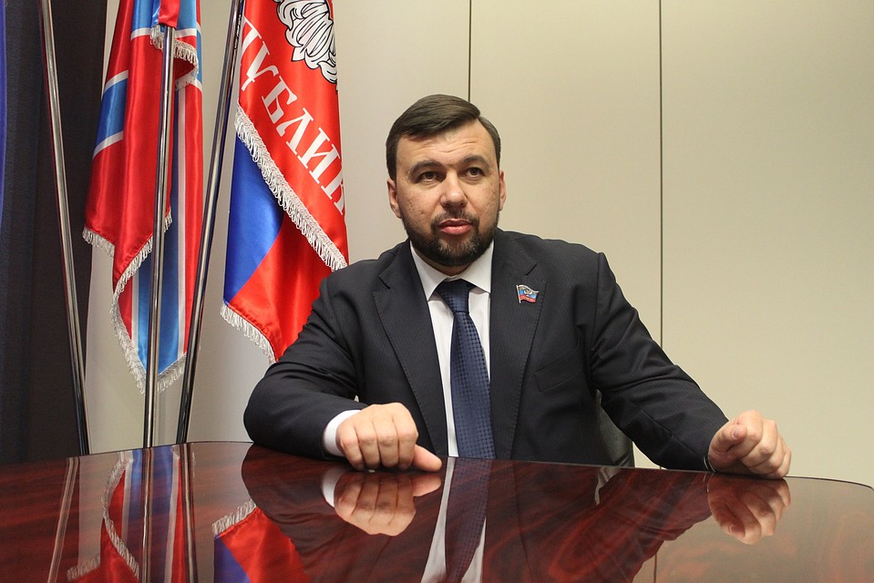 Денис Пушилин поздравил работников образования с Днём учителя!