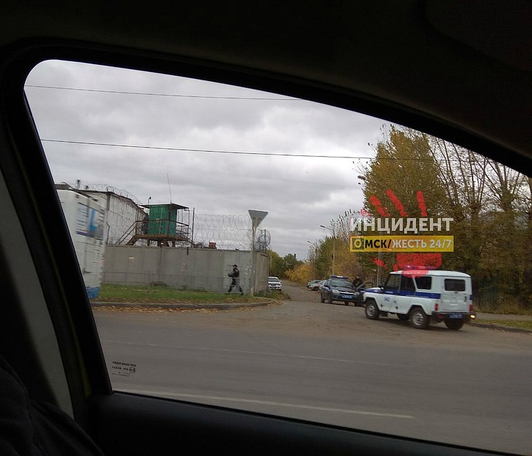 Территория колонии оцеплена.