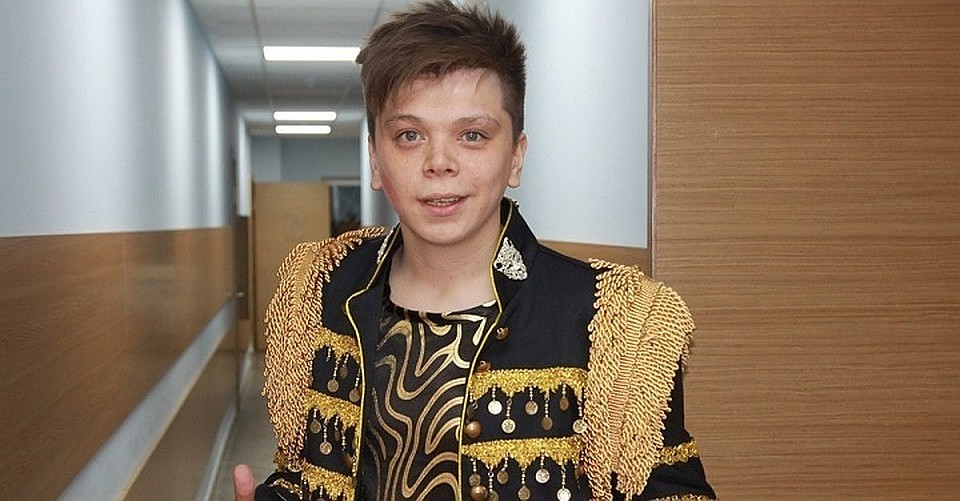 Элвин Грей объясняет, что песню он написал вместе с Бабеком Мамедрзаевым, а потом пригласил свою хорошую знакомую Гузель Уразову спеть дуэтом уже готовую песню