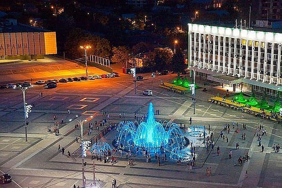 Фонтан на Театральной площади Краснодара