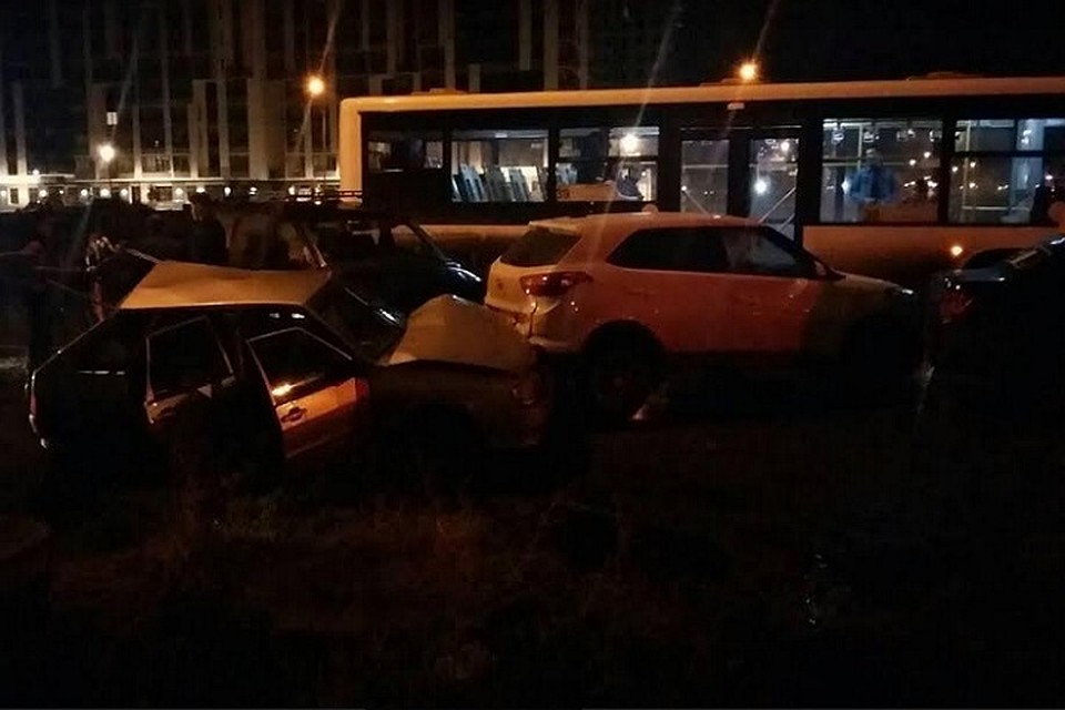 Пьяный водитель в Тюмени протаранил у светофора сразу три автомобиля. Фото ГИБДД Тюменской области