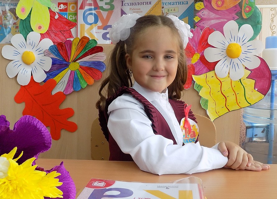 Сабина Епифанова из Емвы - соискательница на титул "Мисс Первоклашка -2018!"