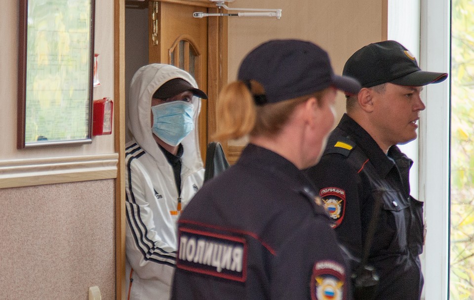Пьяный мужчина так жестоко избил свою мать, что та скончалась