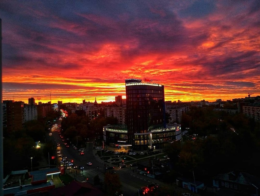 Красивое небо было видно из разных уголков Нижнего Новгорода