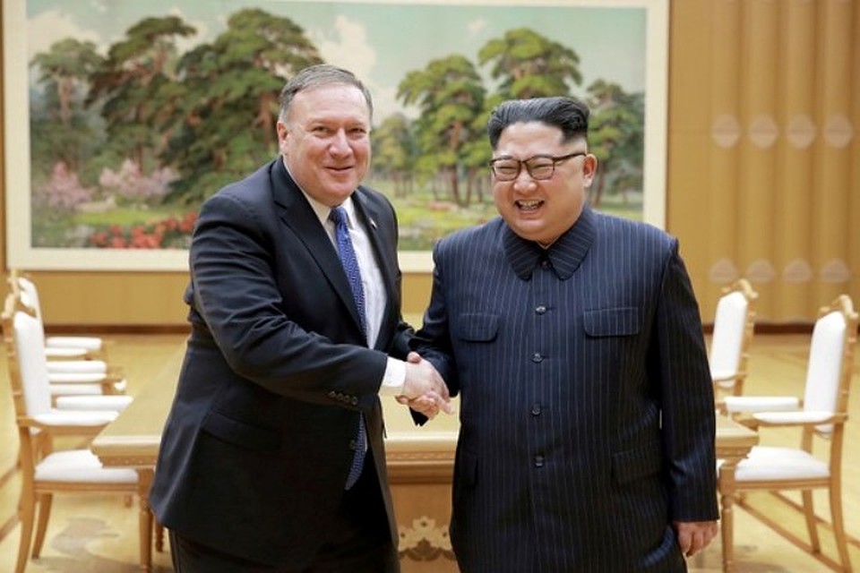 Северокорейский лидер Ким Чен Ын и госсекретарь США Майк Помпео