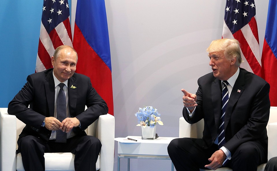 Президент США Дональд Трамп и глава РФ Владимир Путин