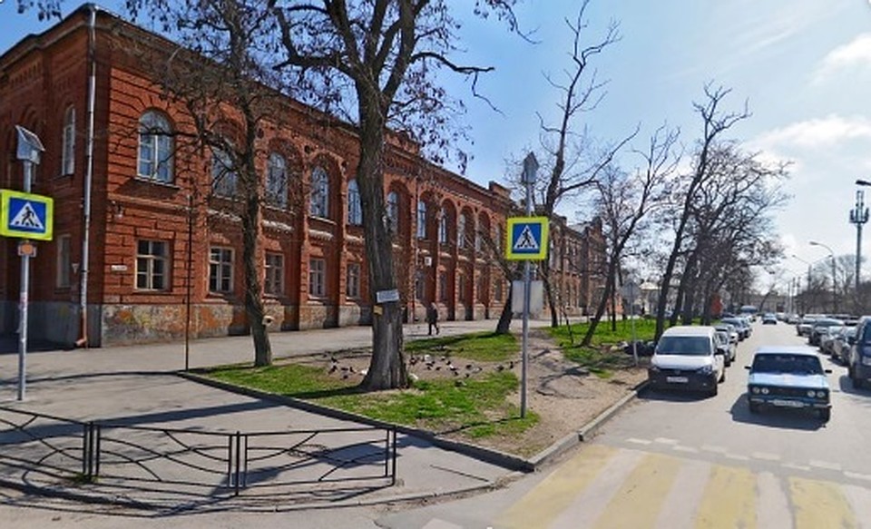 Гимназия № 15 в Таганроге.