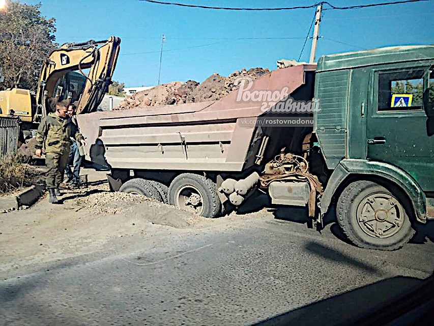 Фото с места ЧП из группы ВК "Ростов Главный"