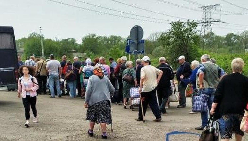 Блокпосты - настоящий ад для человеческого достоинства. Фото: gorlovka.today