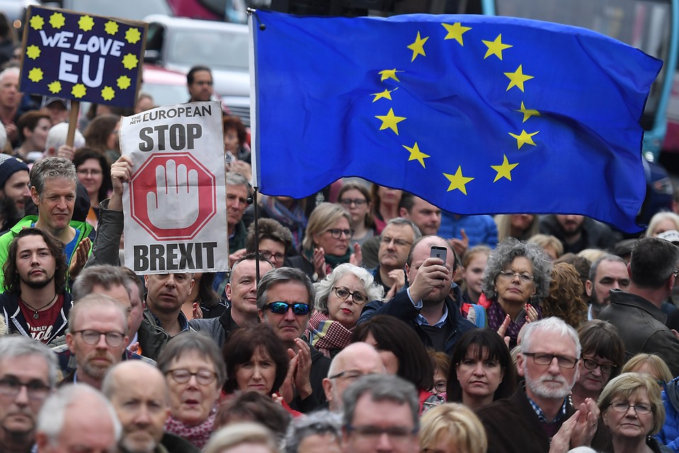 В Лондоне сотни тысяч человек требуют нового референдума по Brexit