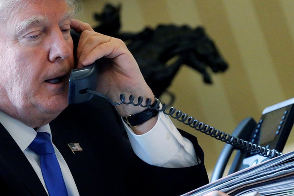 Дональд Трамп пообщался по телефону с Эммануэлем Макроном