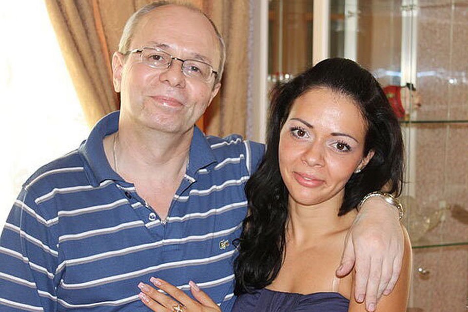 Александра с отцом всегда поддерживала отношения, даже когда уехала в Израиль