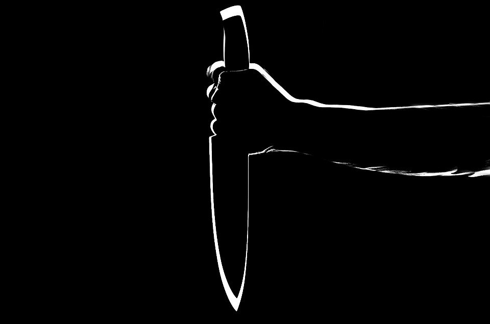 Пьяная тюменка пырнула ножом собутыльника, чтобы «поддержать» приятеля