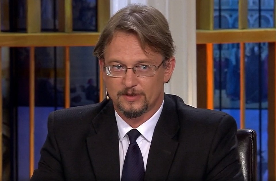 Завкафедрой всеобщей истории и регионоведения Максим Колпаков был весьма милосердным судьёй во время телеэфира. Фото: скриншот видео телеэфира "Умницы и умники".