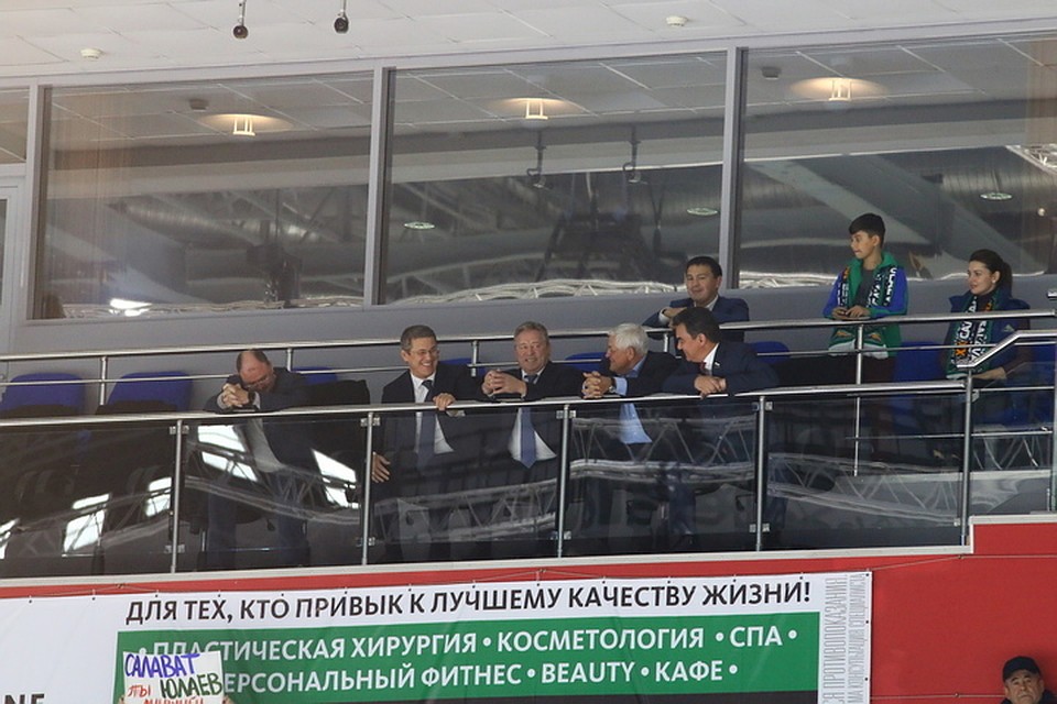 Сразу три мэра Уфы пришли на хоккей вместе