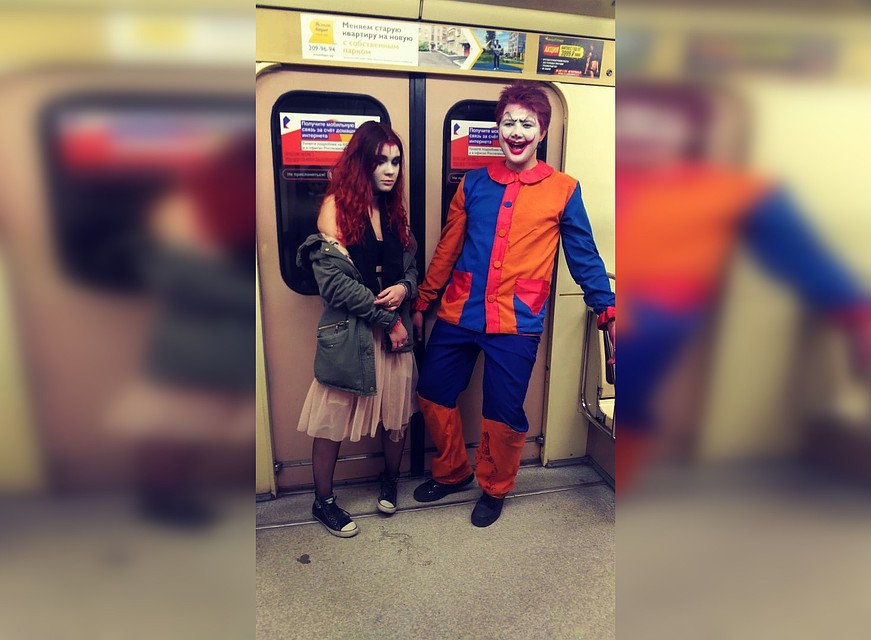В новосибирском метро "нечисть" можно встретить не только в Хэллоуин. Фото: vk.com/subwaynsk.