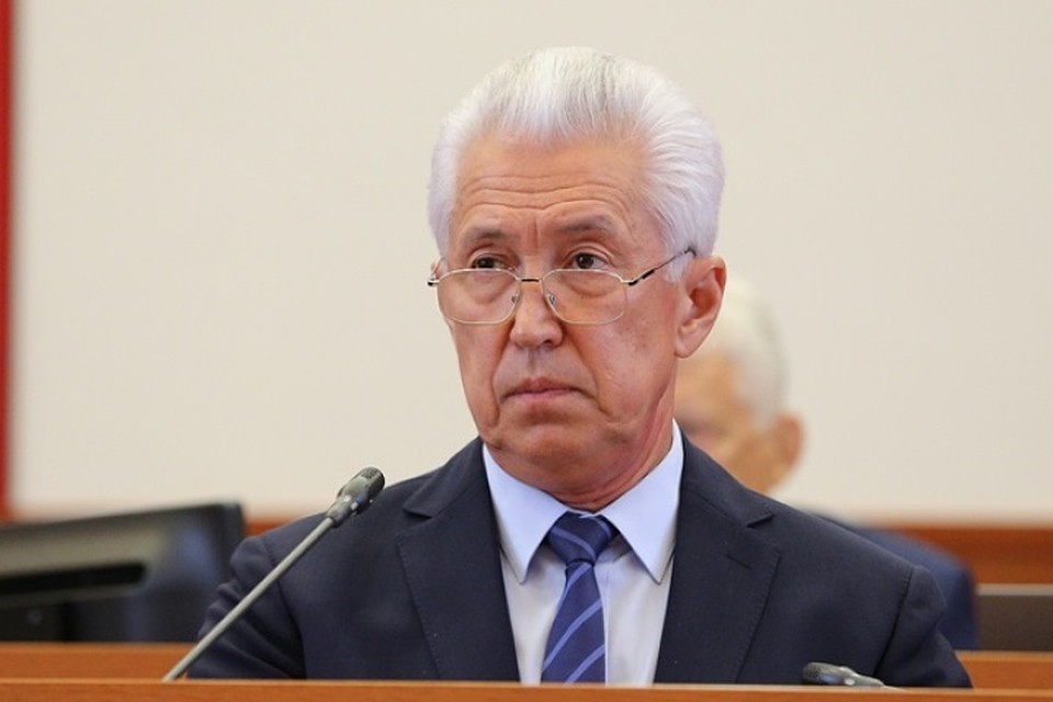 Владимир Васильев признался, что денег оплатить гарантированные медуслуги в Дагестане нет. Фото: пресс-служба главы Дагестана