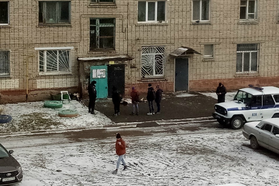 В Омске снова нашли труп девушки под окнами подъезда